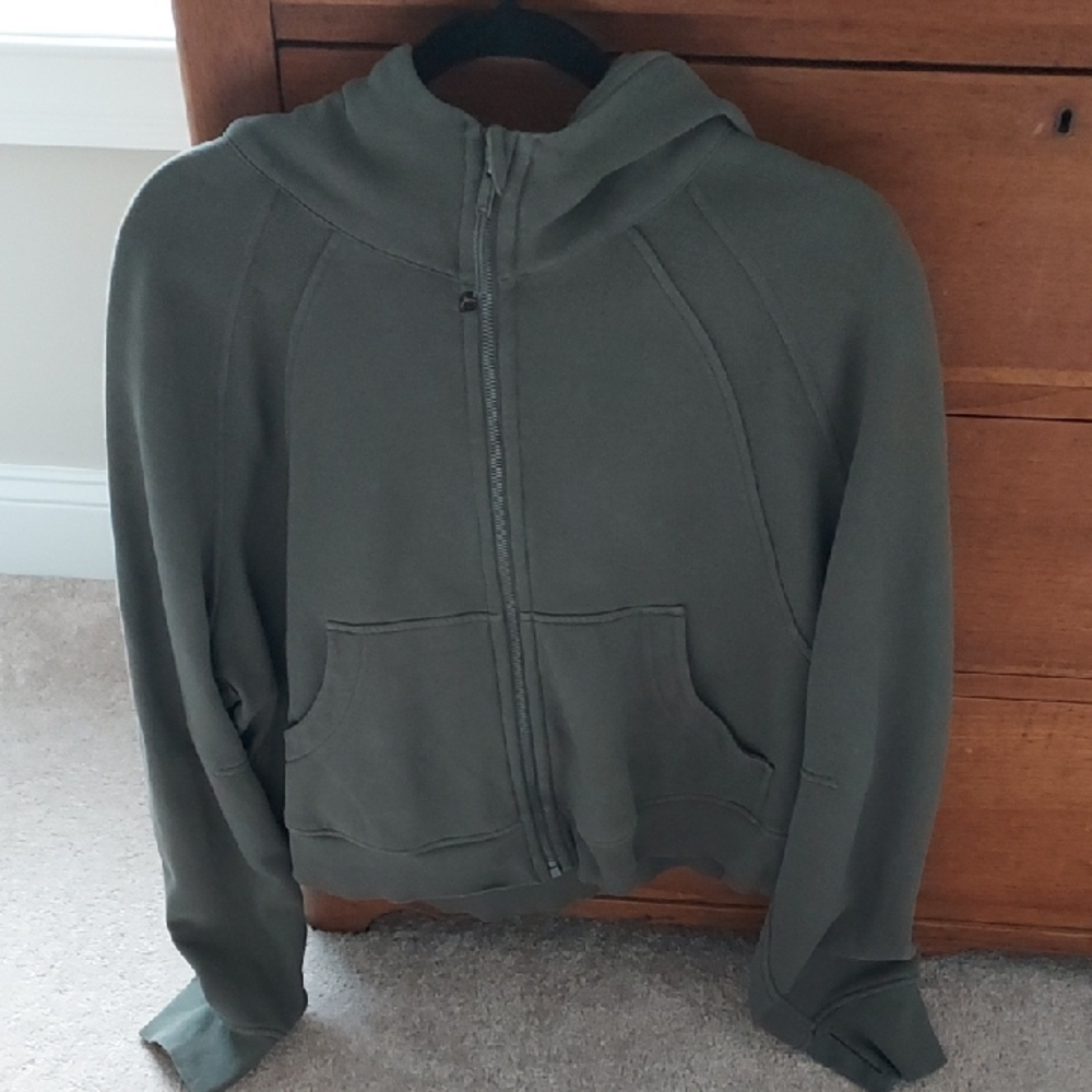 LULULEMON fullzip cropped scuba hoodie